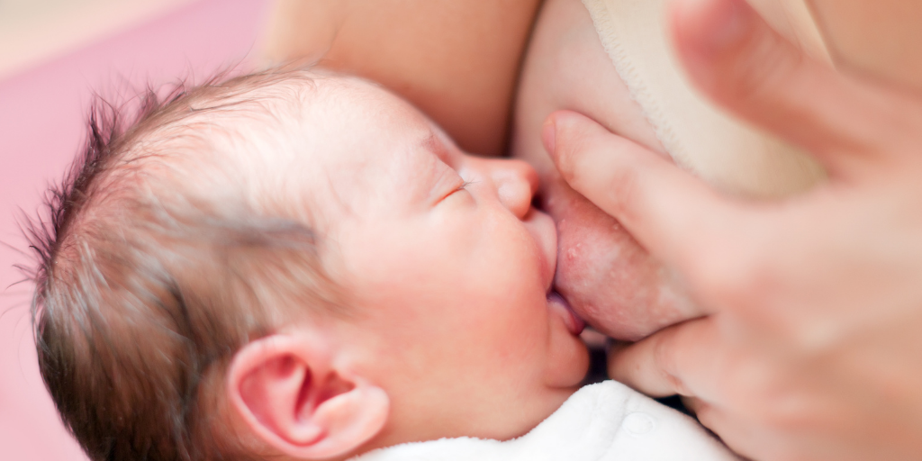 فوائد الرضاعة الطبيعية للأم والرضيع 